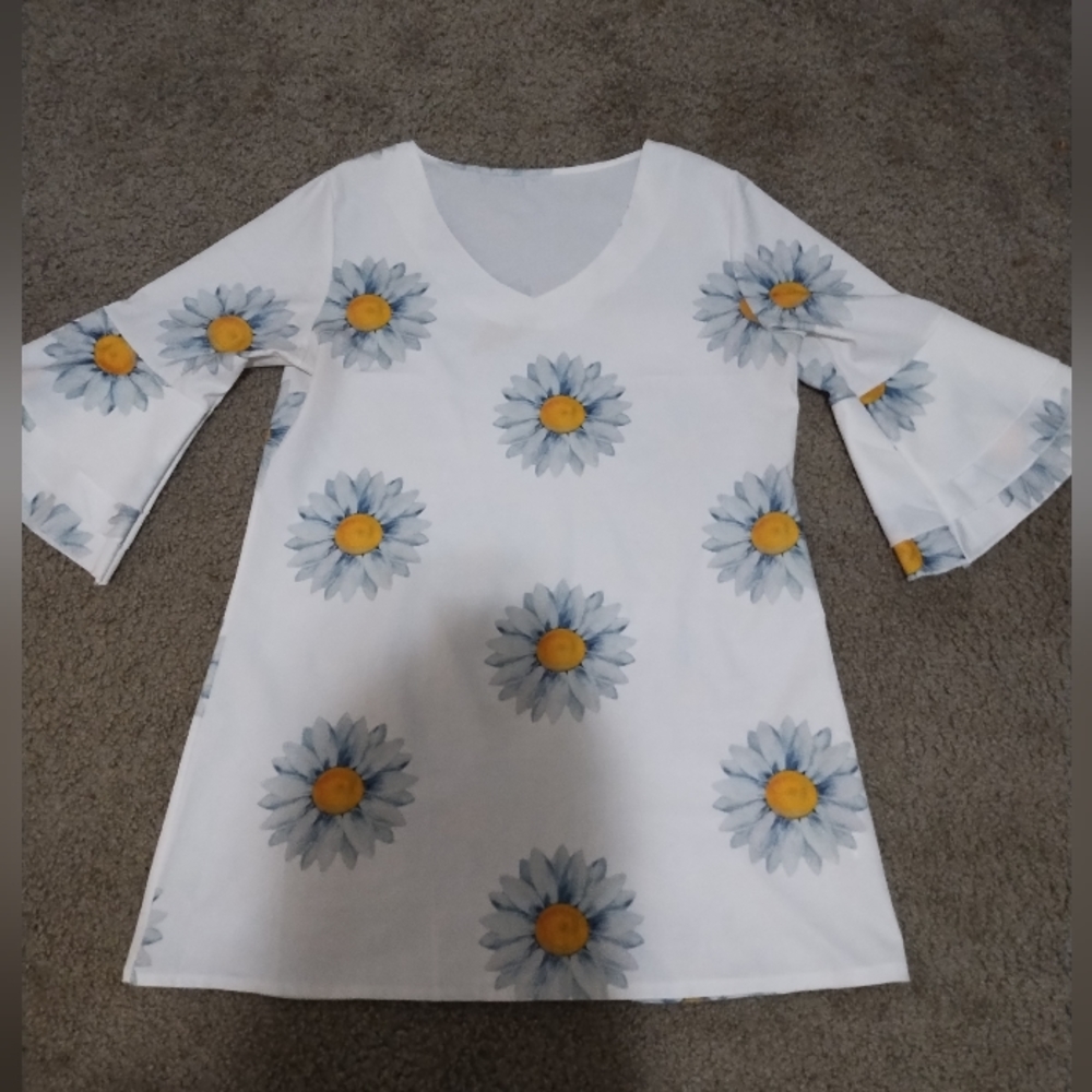 Floral top with blue flowers mid length on the arms with ruffles